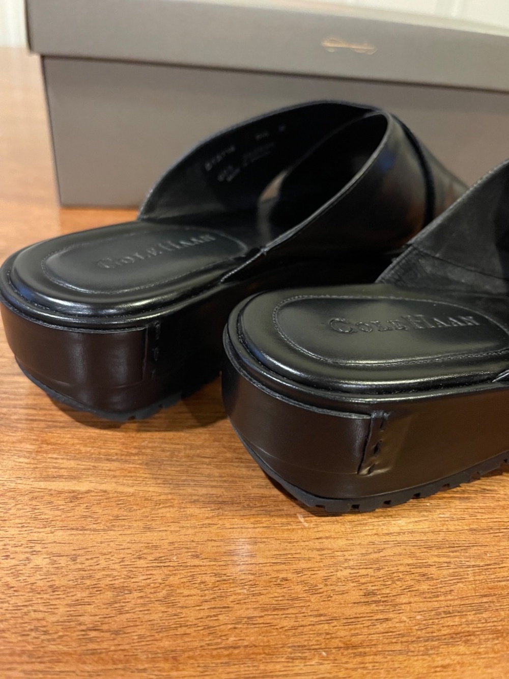 NEW Vintage Cole Haan Black Leather Criss-Cross Platform Sandals Women's 6.5 - Picture 10 of 15